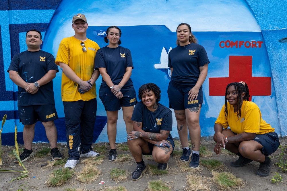 Sailors Paint Mural in Ecuador