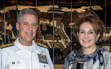 COMPACFLT meets with U.S. Ambassador to the Republic of the Philippines
