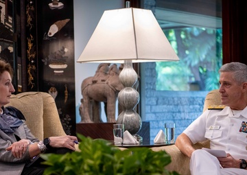 COMPACFLT meets with U.S. Ambassador to the Republic of the Philippines