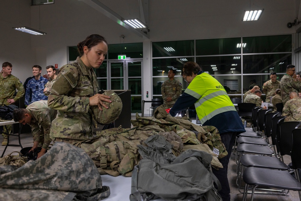 U.S. Soldiers arrive at RAAF Amberley for TS25