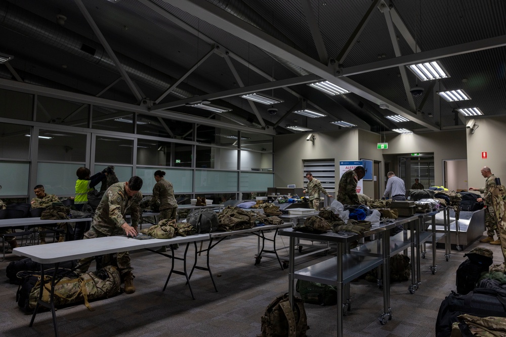 U.S. Soldiers arrive at RAAF Amberley for TS25
