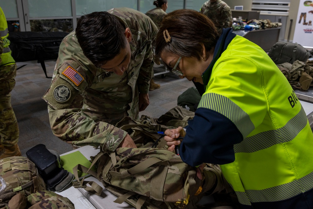 U.S. Soldiers arrive at RAAF Amberley for TS25