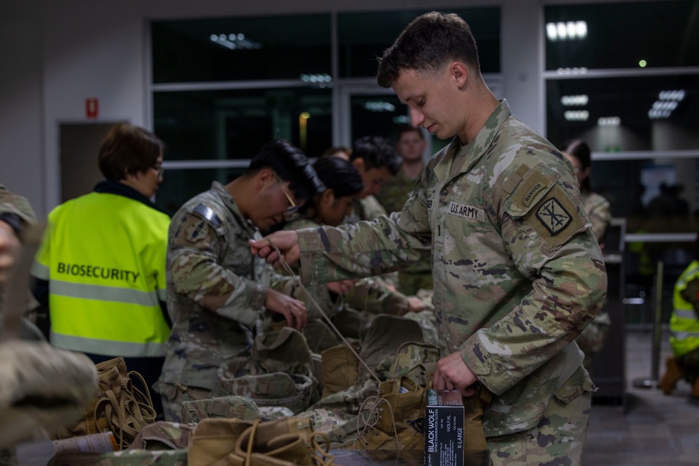 U.S. Soldiers arrive at RAAF Amberley for TS25