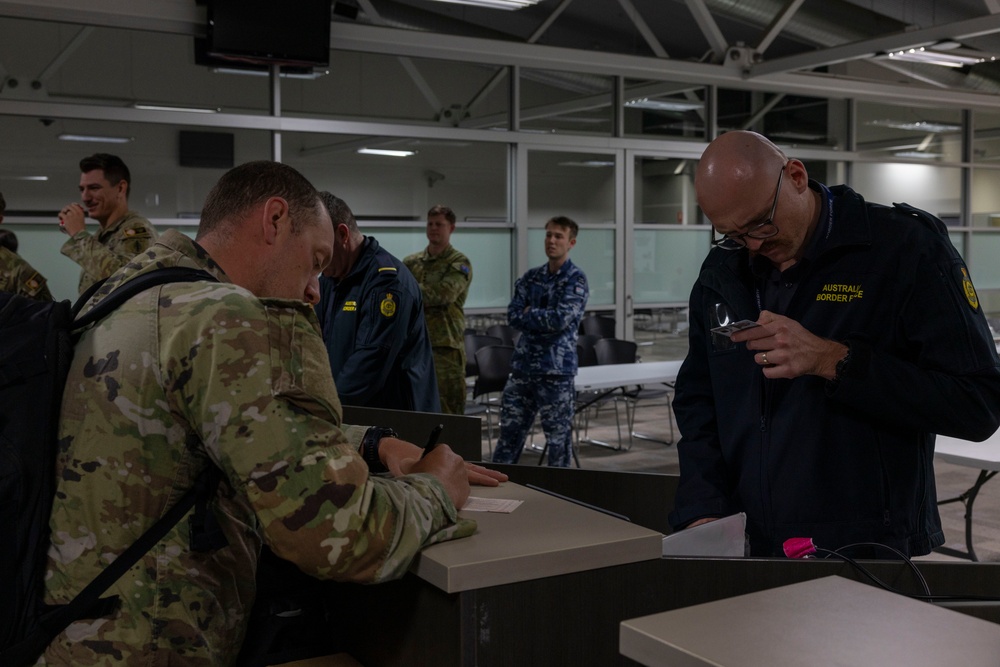 U.S. Soldiers arrive at RAAF Amberley for TS25
