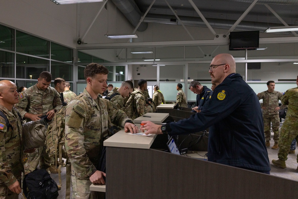 U.S. Soldiers arrive at RAAF Amberley for TS25