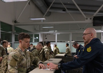 U.S. Soldiers arrive at RAAF Amberley for TS25