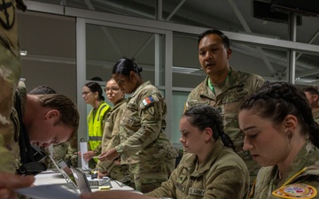 U.S. Soldiers arrive at RAAF Amberley for TS25