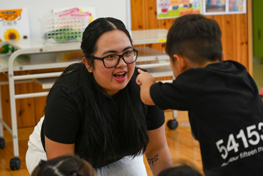 Sailors Share Story Time with Local School Children