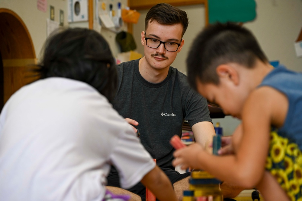 Sailors Share Story Time with Local School Children