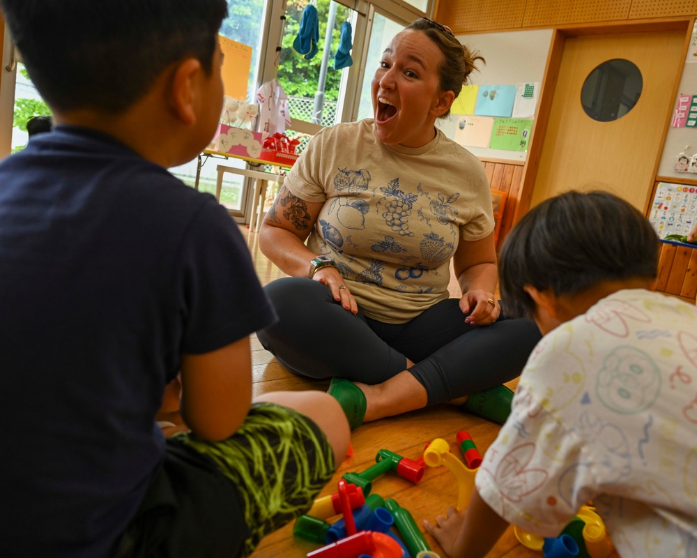 Sailors Share Story Time with Local School Children