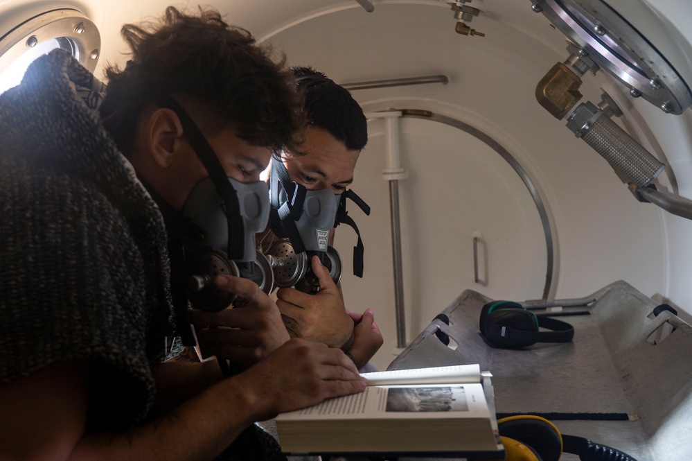 25-3VN Conducts Dive Operations