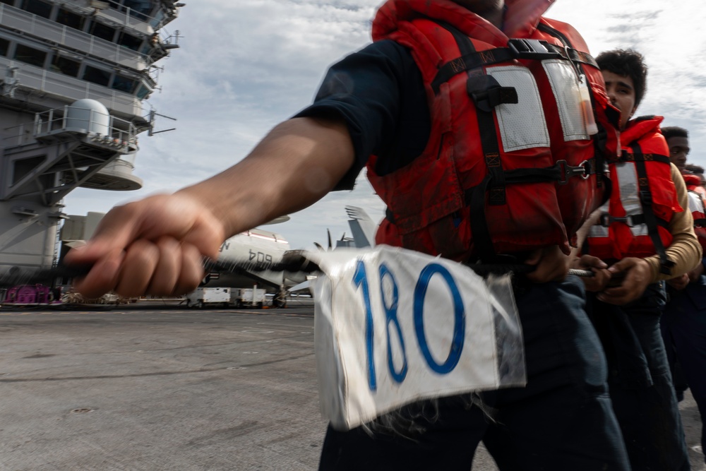 George Washington Conducts Fueling-at-Sea Evolution with Badlands Trader