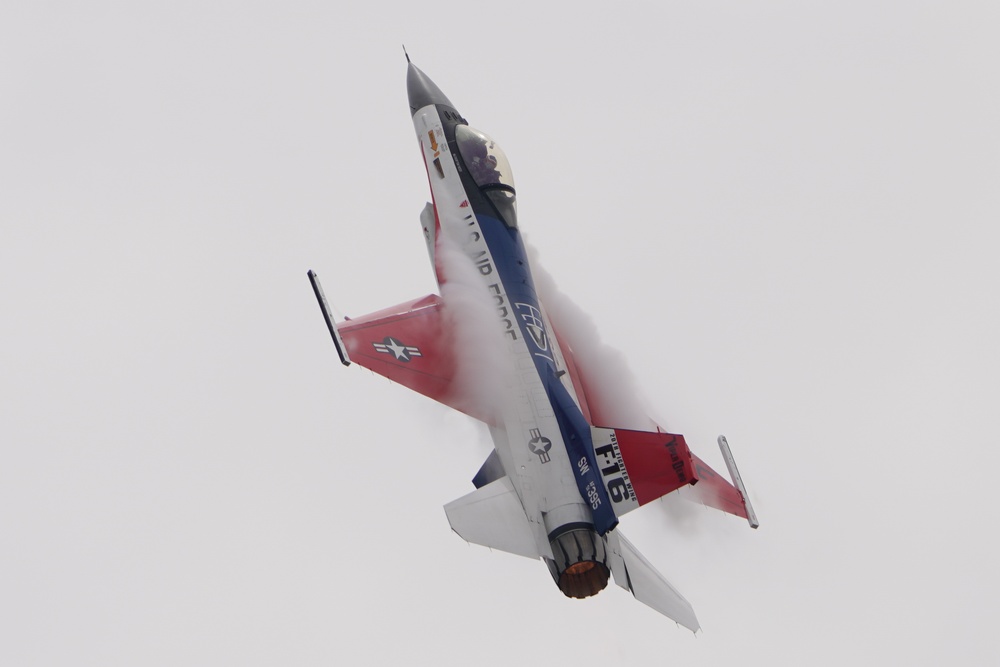 Viper Demo Team performs on first day of F-AIR 25 Colombia