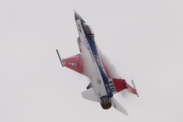 Viper Demo Team performs on first day of F-AIR 25 Colombia