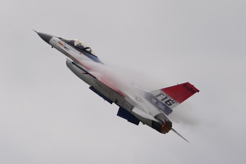 Viper Demo Team performs on first day of F-AIR 25 Colombia