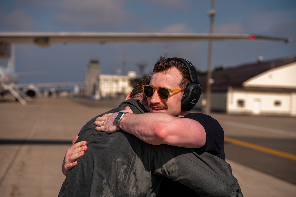 LT Burns with LT Walsh embrace after landing