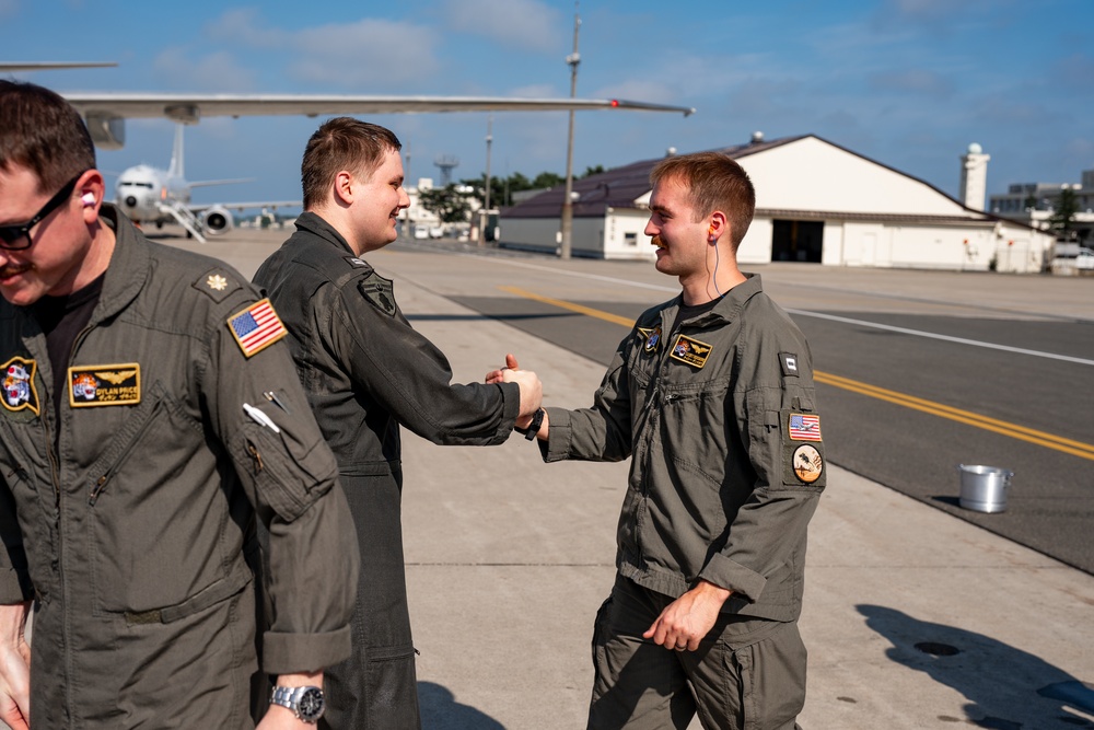 LT Burns final flight in VP-8