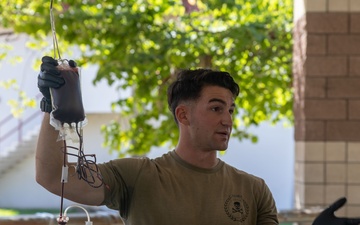 11th MEU Marines learn how to preform blood transfusions