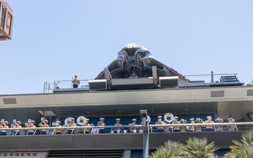 1st MARDIV Band performs at Disneyland for Independence Day