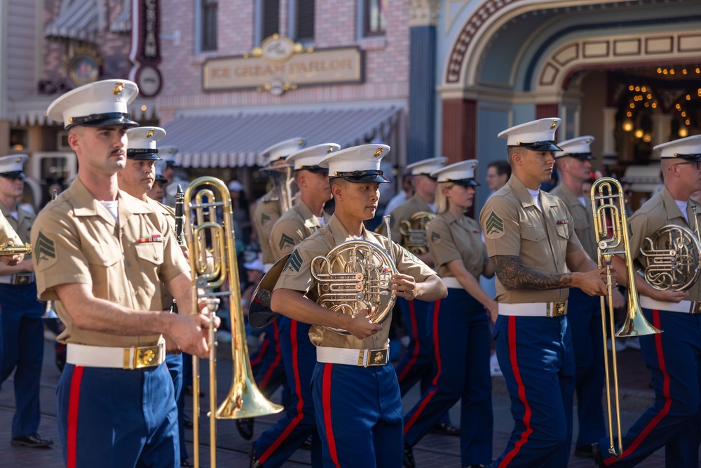 1st MARDIV Band performs at Disneyland for Independence Day