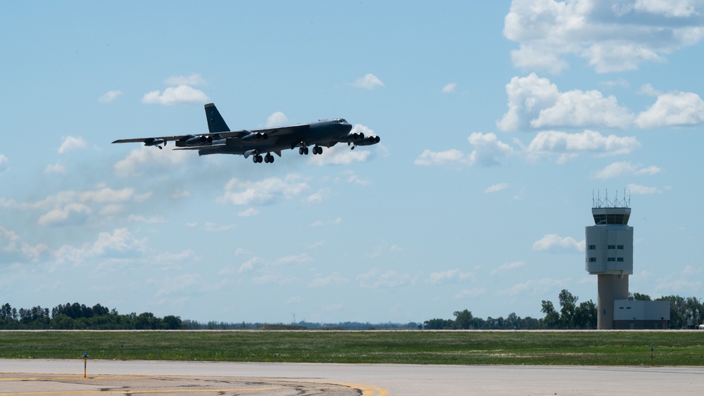North Dakota Governor visits Minot Air Force Base