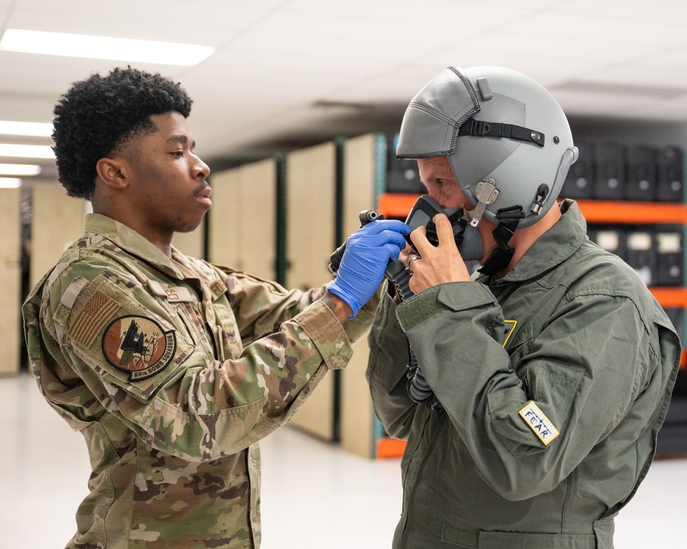 North Dakota Governor visits Minot Air Force Base
