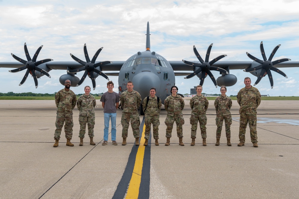 182nd Airlift Wing Provides Orientation Flight for 183rd Air Operations Group Airmen