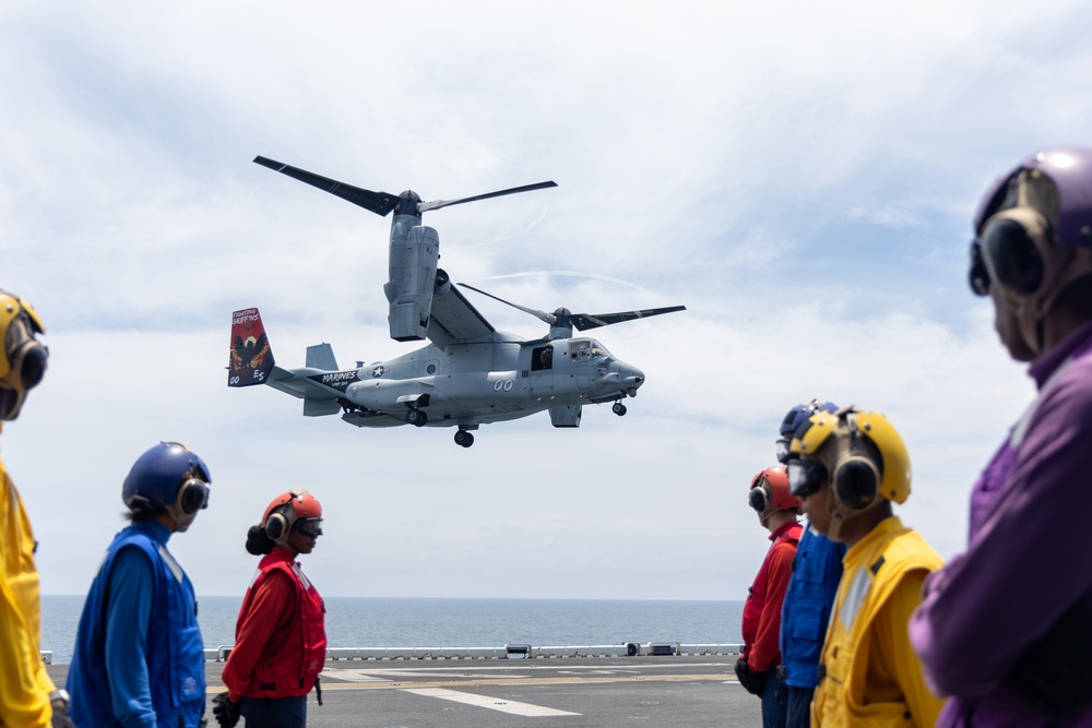 22nd MEU(SOC) | Major General Swan Visits USS Iwo Jima