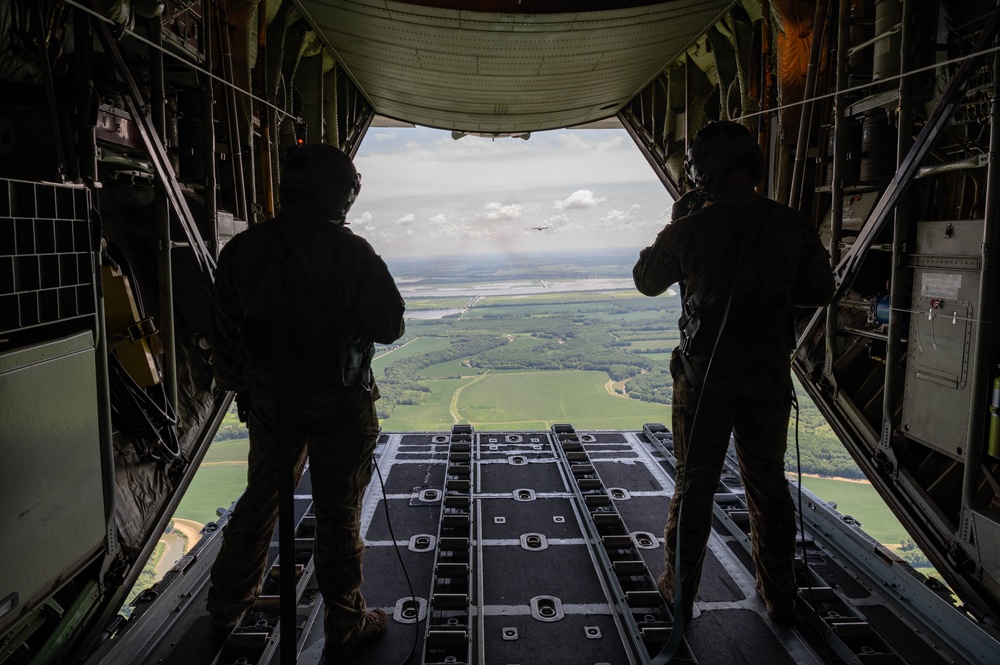 169th Airlift Squadron Loadmasters Conduct Readiness Training