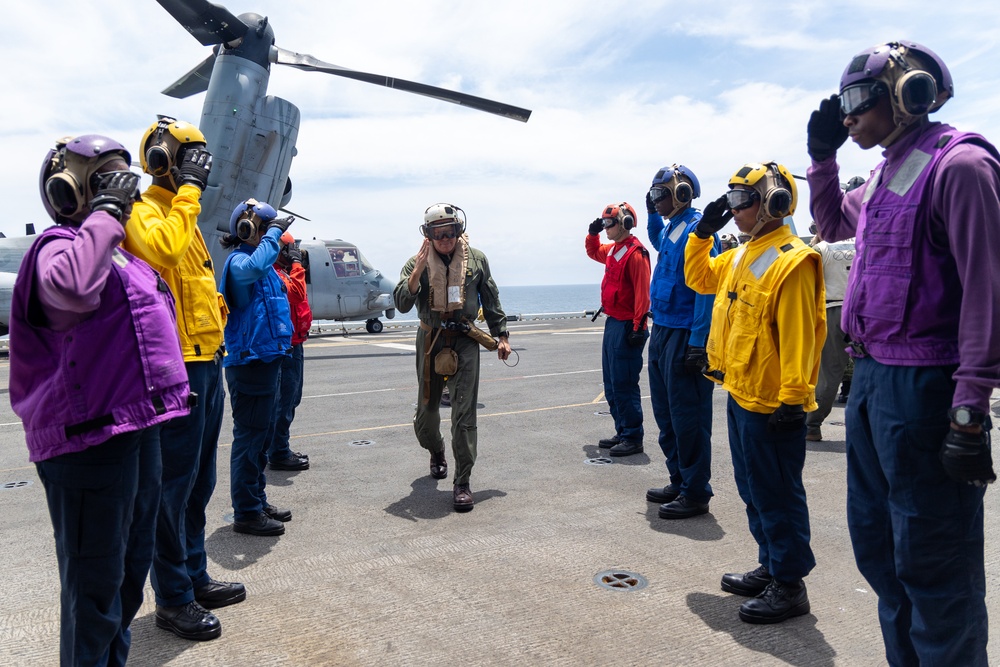 22nd MEU(SOC) | Major General Swan Visits USS Iwo Jima