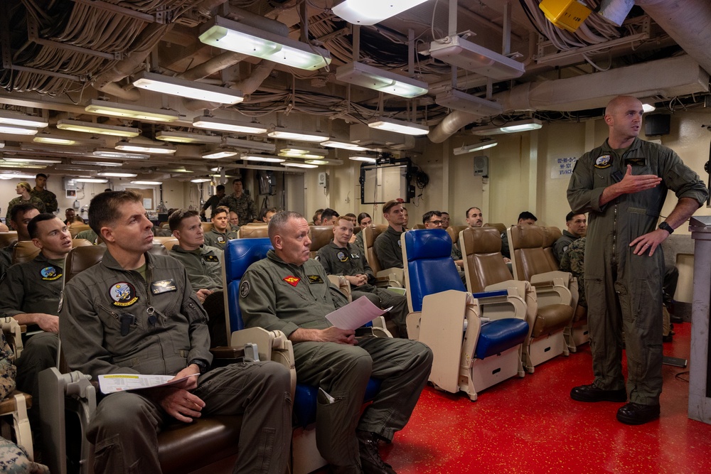 22nd MEU(SOC) | Major General Swan Visits USS Iwo Jima