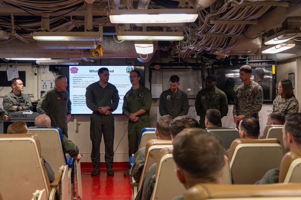 22nd MEU(SOC) | Major General Swan Visits USS Iwo Jima