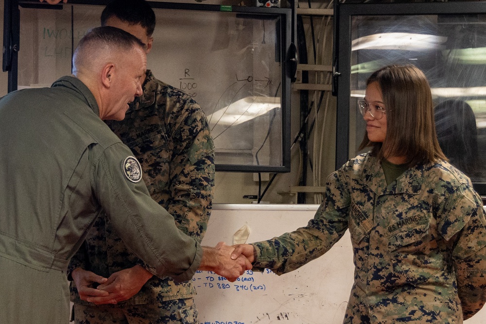 22nd MEU(SOC) | Major General Swan Visits USS Iwo Jima