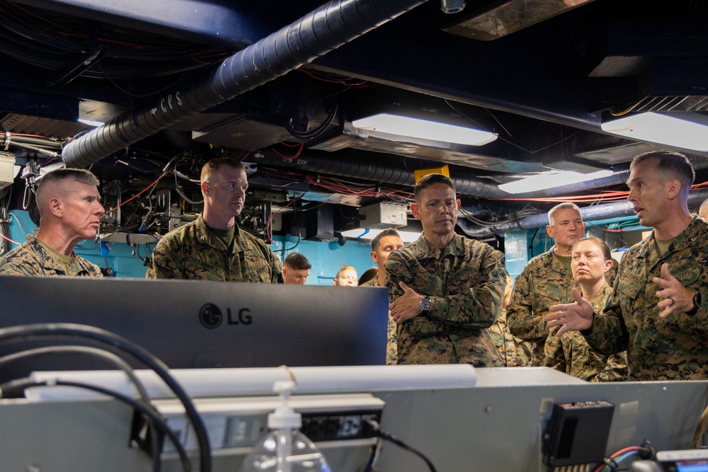 22nd MEU(SOC) | 39th Commandant of the Marine Corps Gen. Eric M. Smith Visits USS Iwo Jima