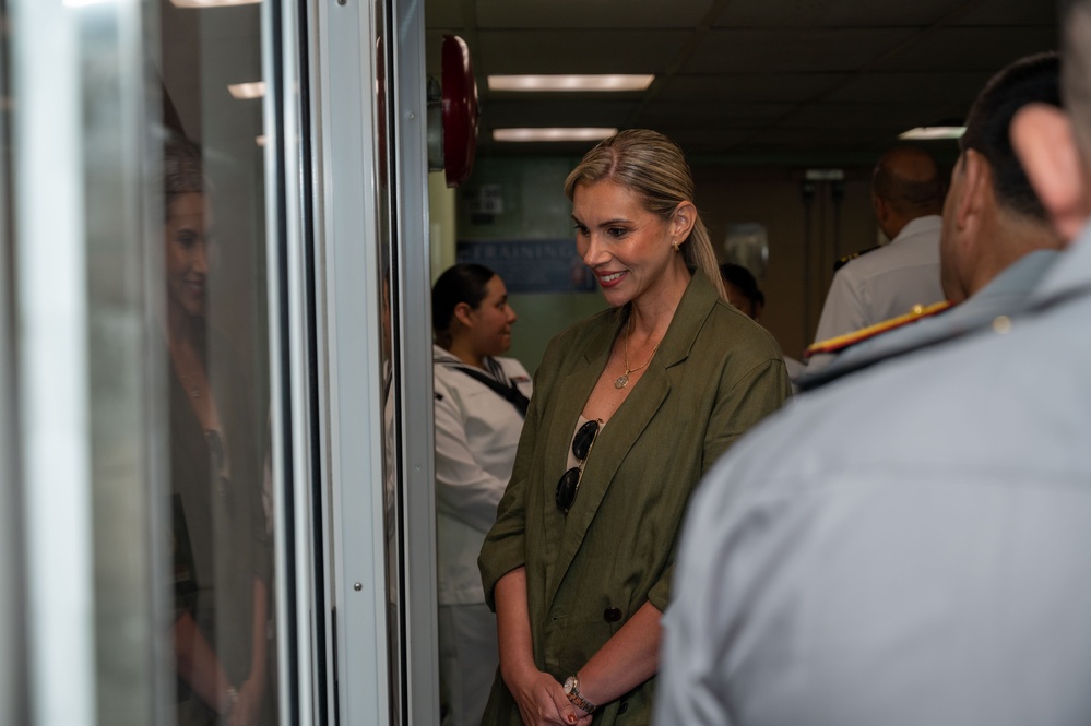 Distinguished Visitors aboard The USNS Comfort in Ecuador