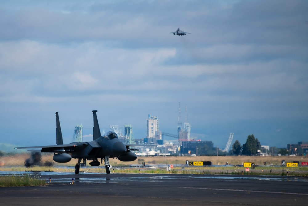 California and Oregon Air National Guard F-15s train in Portland, Ore.