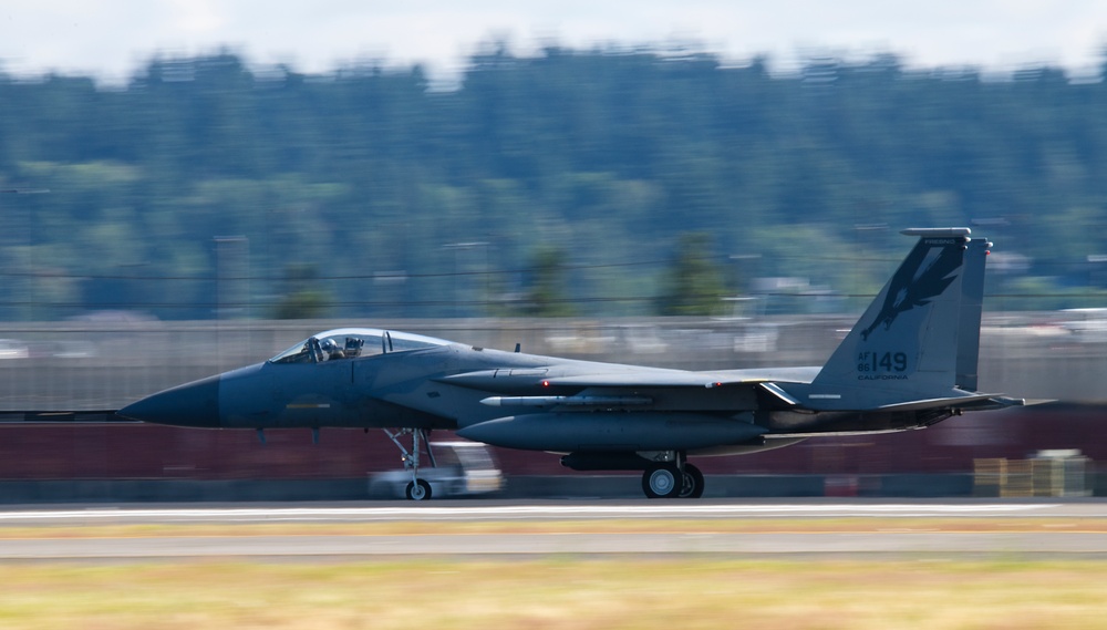 California and Oregon Air National Guard F-15s train in Portland, Ore.