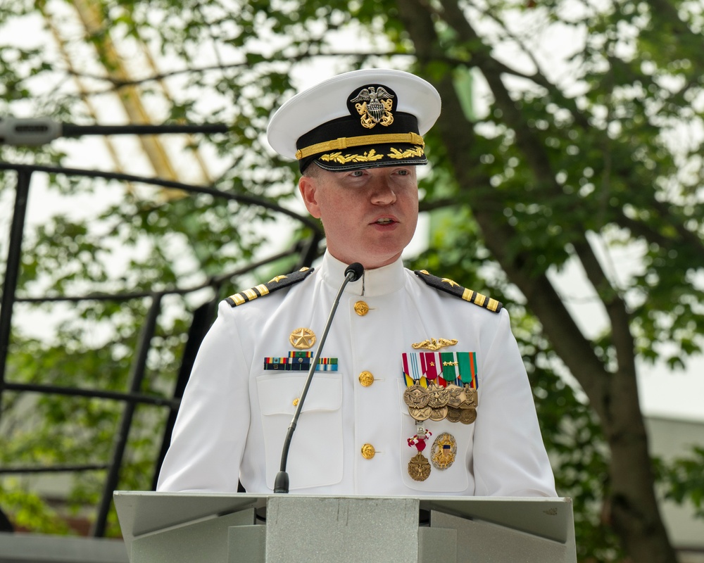 USS Cheyenne (SSN 773) Holds Change of Command