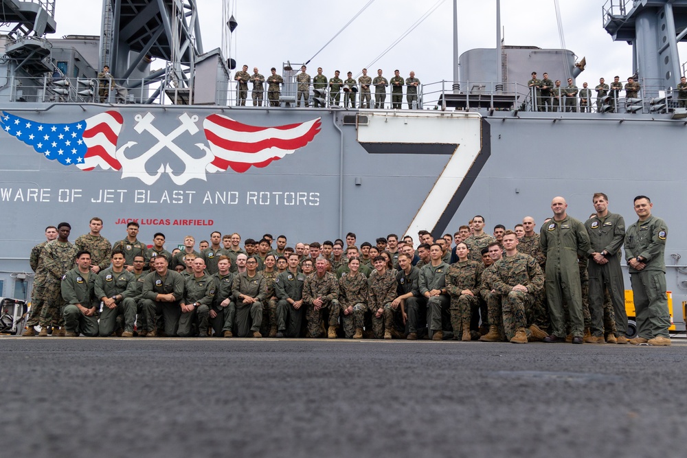 22nd MEU(SOC) | 39th Commandant of the Marine Corps Gen. Eric M. Smith Visits USS Iwo Jima