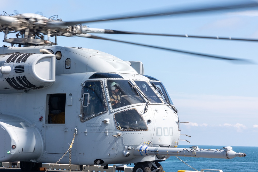 22nd MEU(SOC) | CH-53K Land on USS Iwo Jima During COMPTUEX