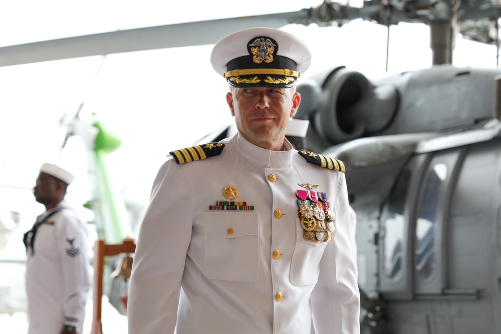 HSC-7 Holds Change of Command