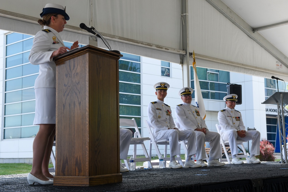 Coast Guard Cutter Morro Bay holds change of command ceremony
