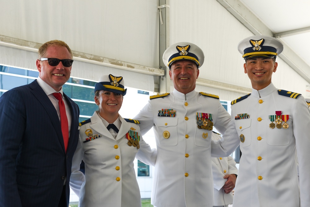 Coast Guard Cutter Morro Bay holds change of command ceremony