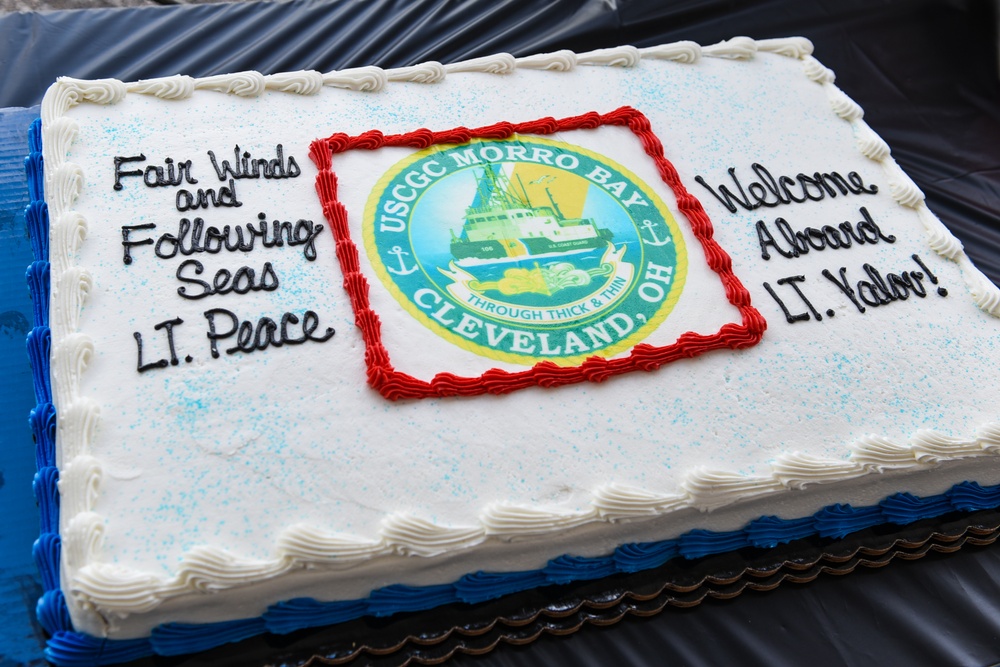 Coast Guard Cutter Morro Bay holds change of command ceremony