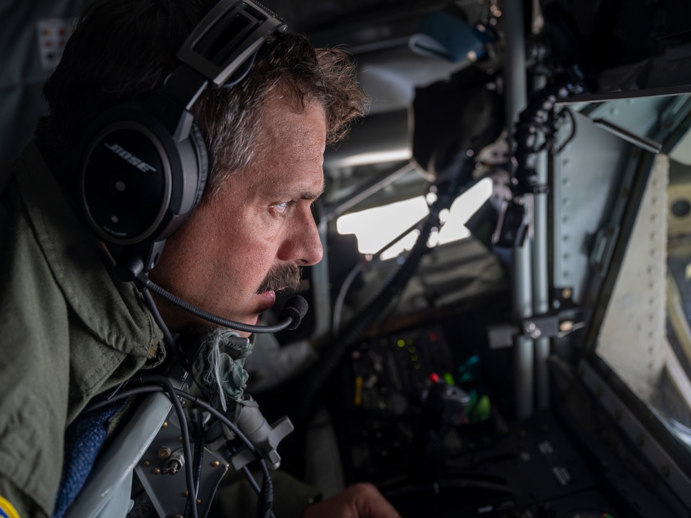 459ARW Refuels 4FW