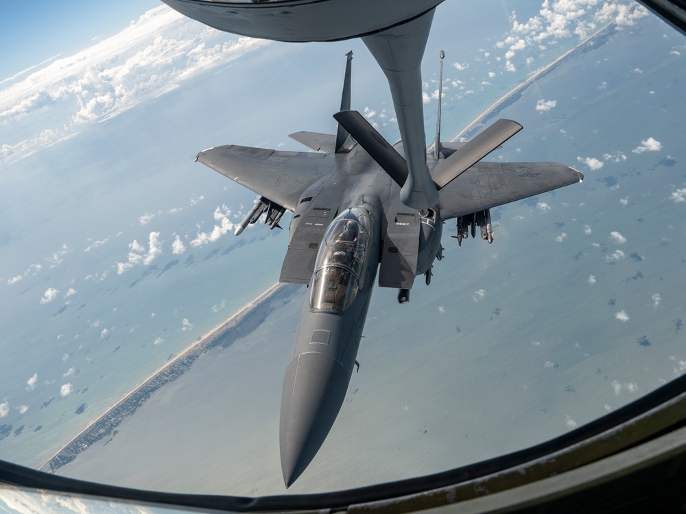 459ARW Refuels 4FW