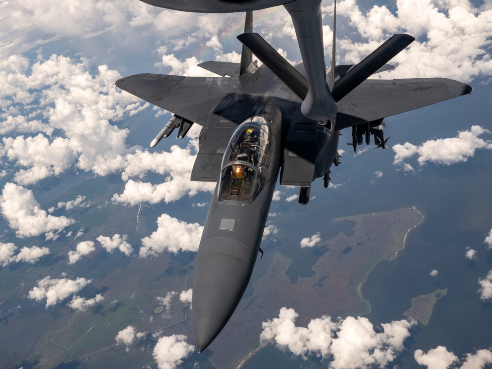 459ARW Refuels 4FW