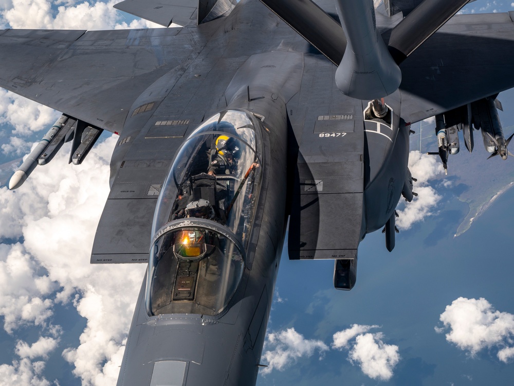 459ARW Refuels 4FW