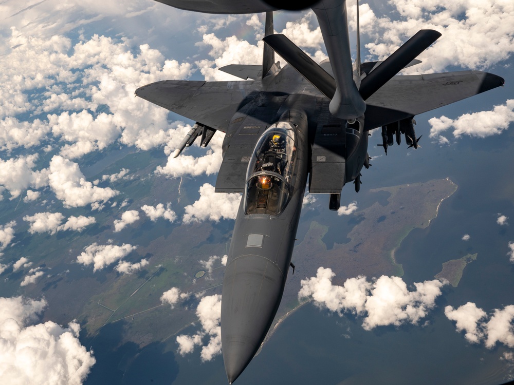 459ARW Refuels 4FW