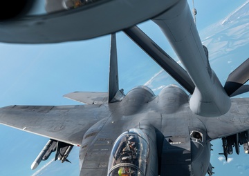459ARW Refuels 4FW